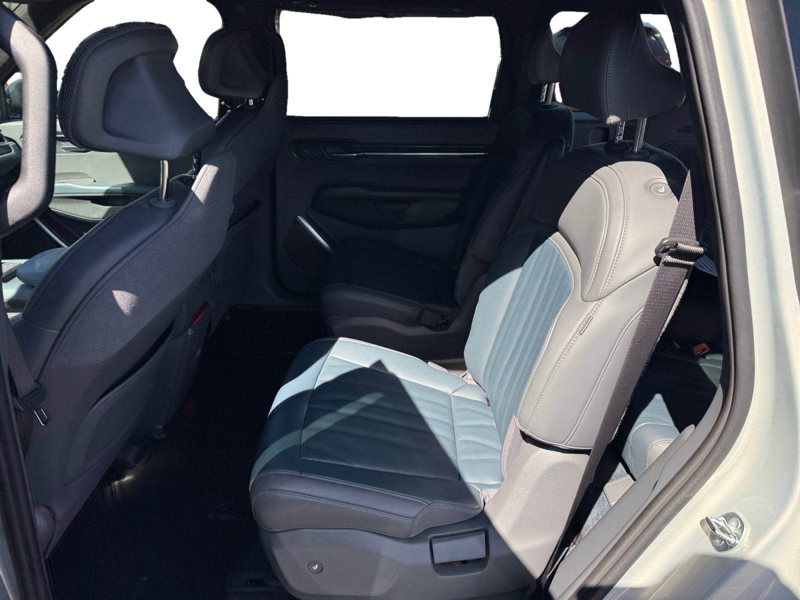 Used 2024 Ivory Kia GT-Line image 16