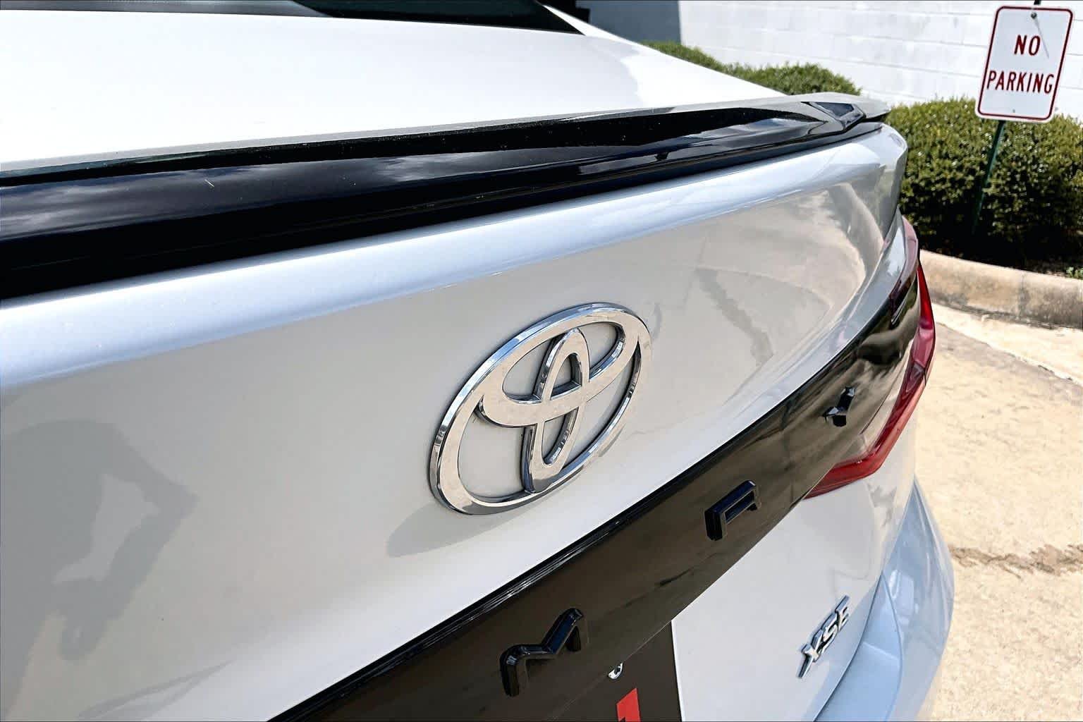Used 2025 Wind Chill Pearl Toyota XSE image 10