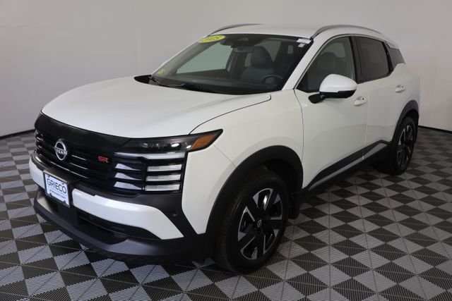 Used 2025 Aspen White Nissan SR image 4