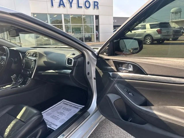 Used 2020 Silver Nissan Platinum image 10