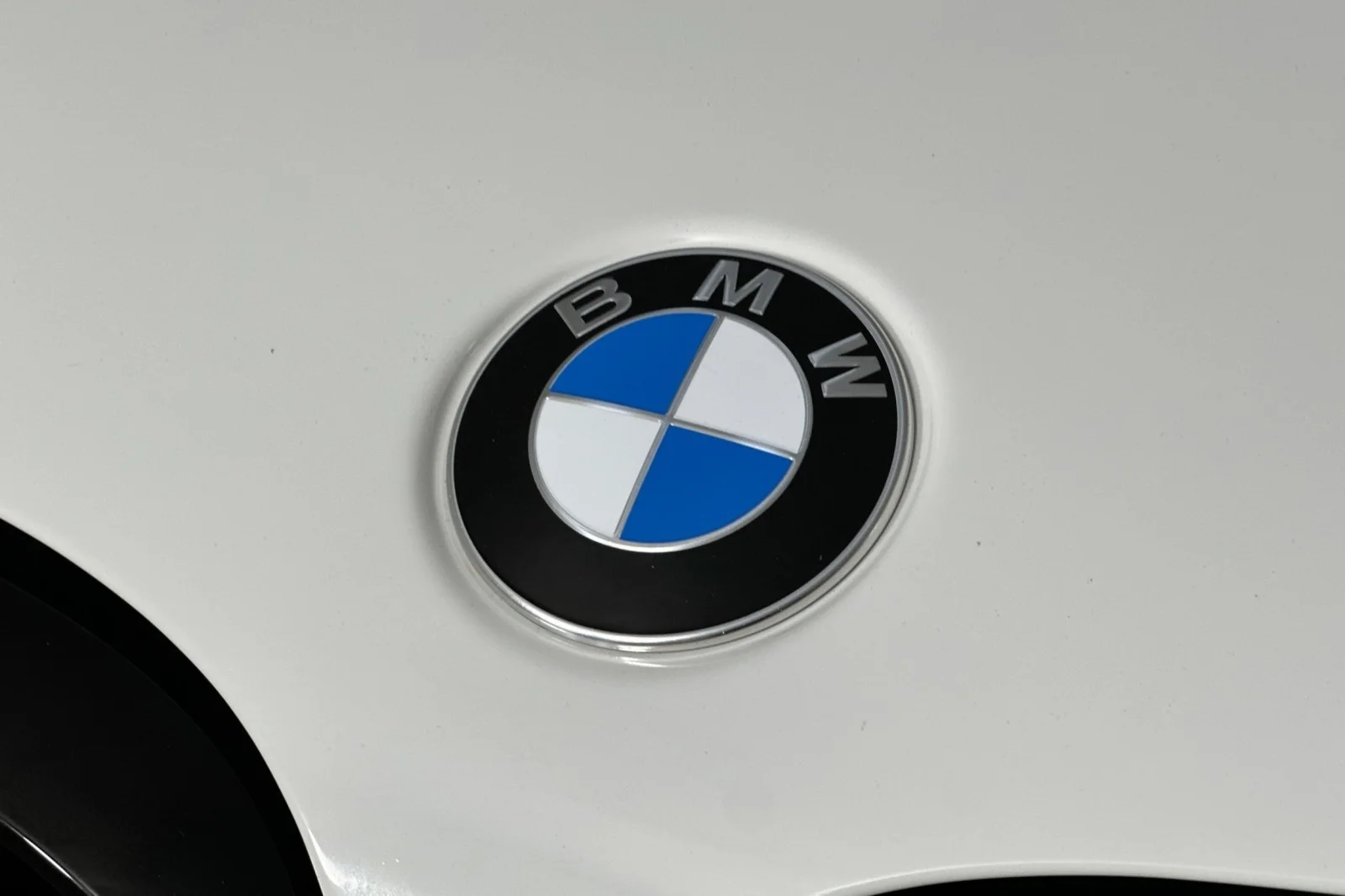 Used 2023 Alpine White BMW sDrive30i image 15