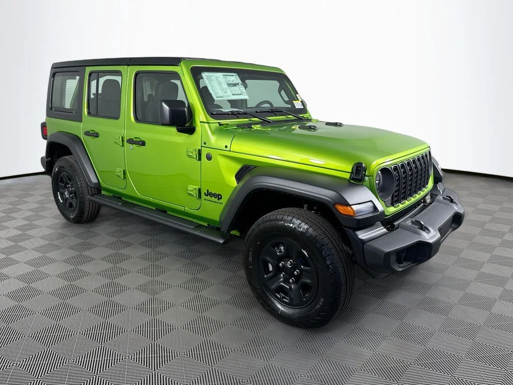 Used 2025  Jeep Sport image 4