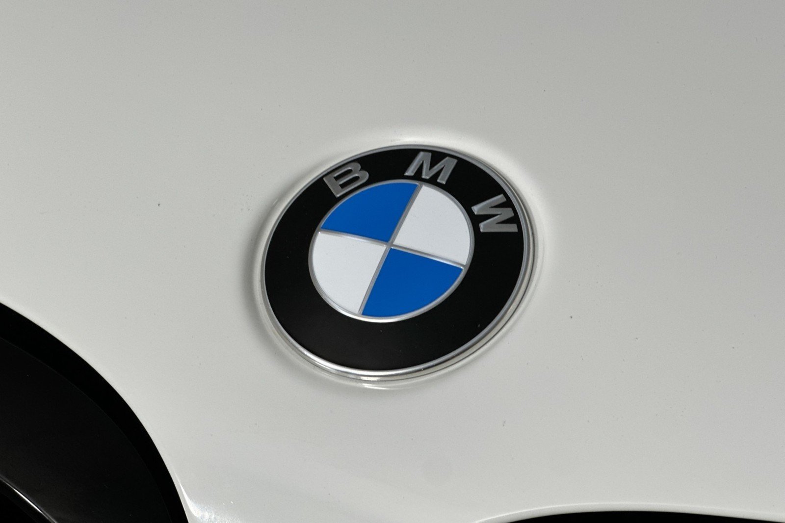 Used 2023 Alpine White BMW sDrive30i image 15