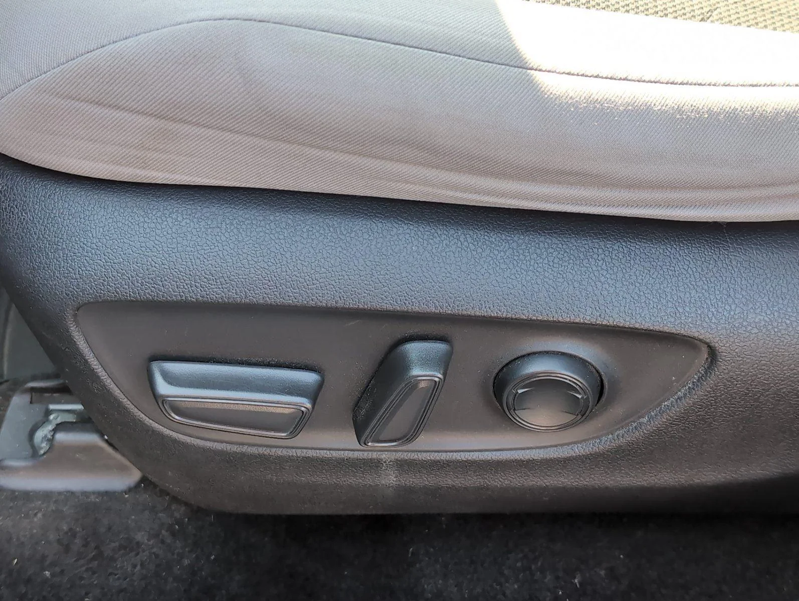 Used 2020 Silver Sky Metallic Toyota XLE image 18