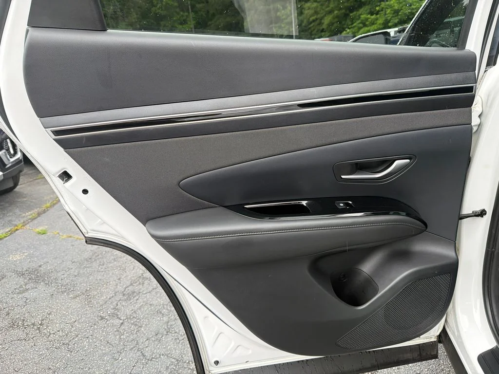 Used 2023 White Hyundai SEL Convenience image 22