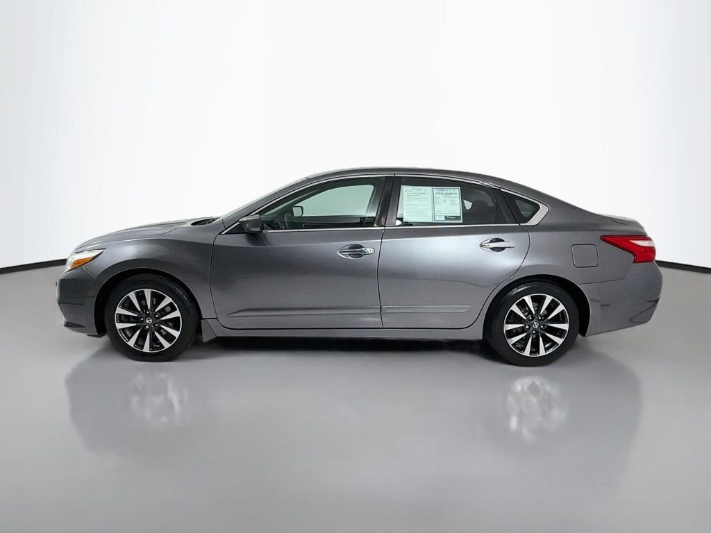 Used 2016 Gun Metallic Nissan 4dr Sedan I4 2.5 SV image 4