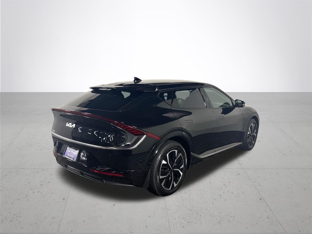 Used 2024 Aurora Black Kia Wind image 6