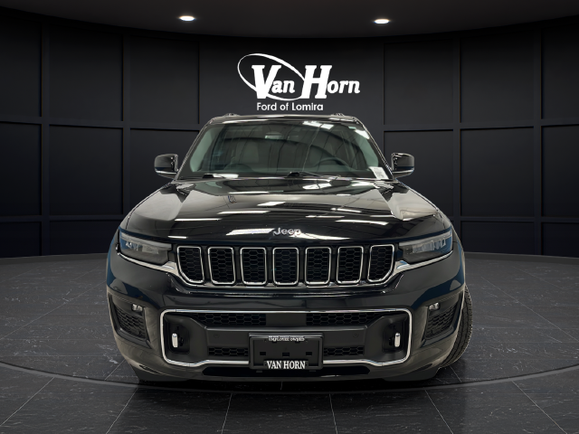 Used 2023 Diamond Black Crystal Pearlcoat Jeep Overland image 2
