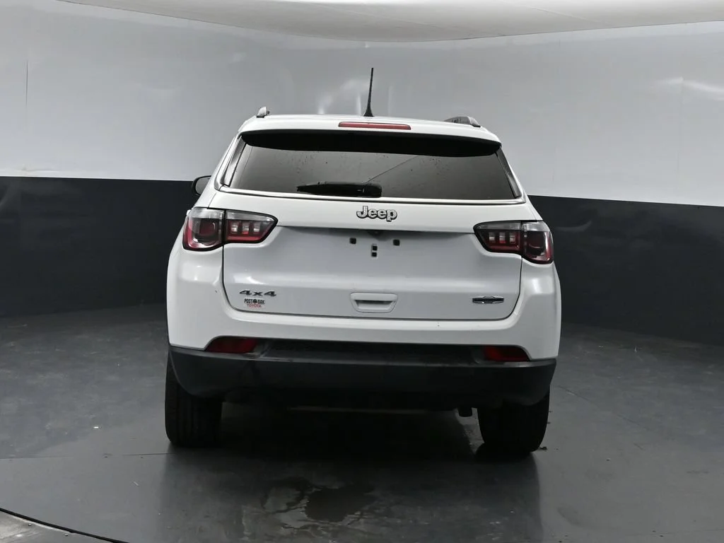 Certified Used 2022 White Jeep Latitude Lux image 4