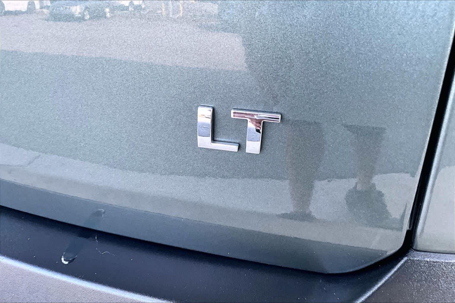 Used 2022 Silver Sage Metallic Chevrolet LT Cloth image 10