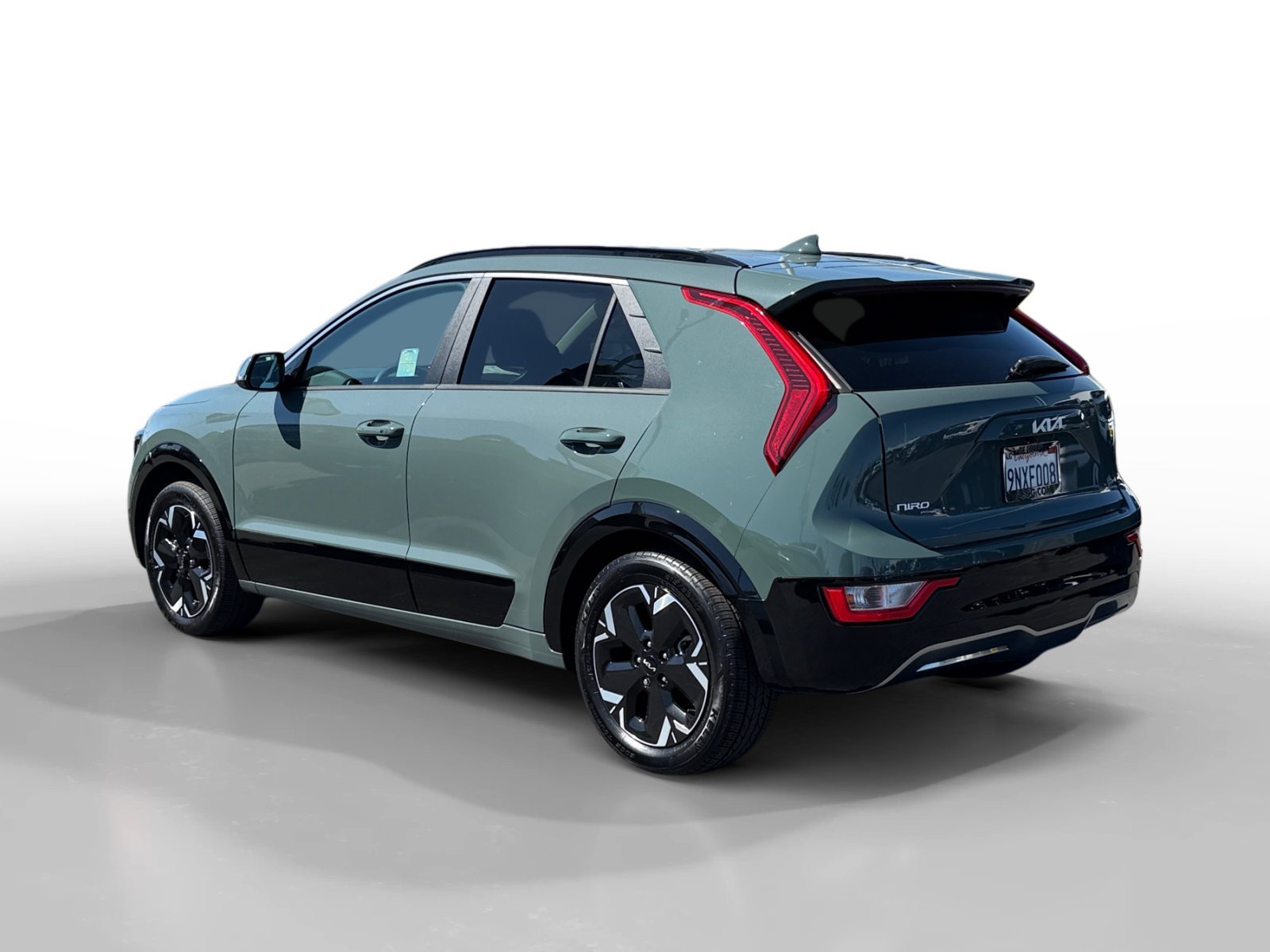 Used 2024 Green Kia Wind image 3