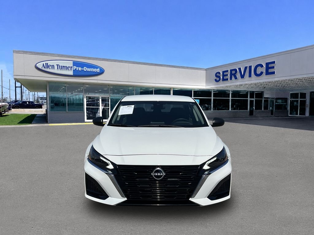 Used 2025 Glacier White Nissan 2.5 S image 3