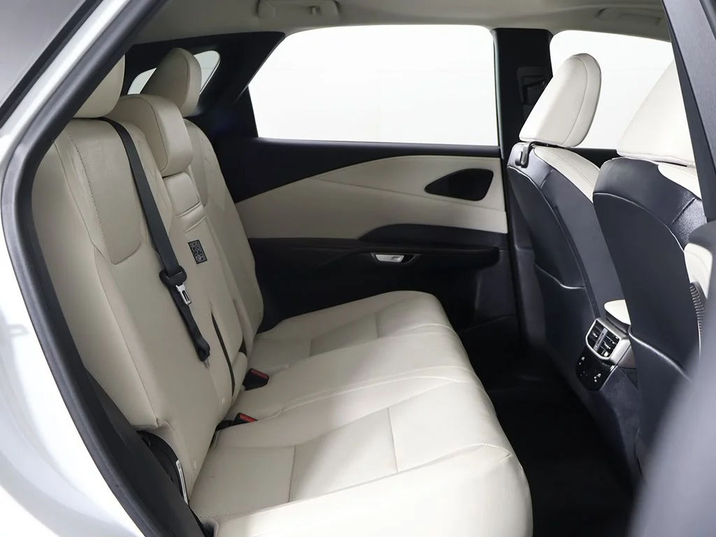 Used 2023 White Lexus 350h Premium image 31