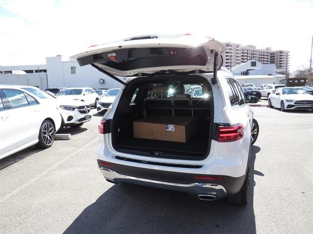 Certified Used 2025 Polar White Mercedes-Benz GLB 250 image 29