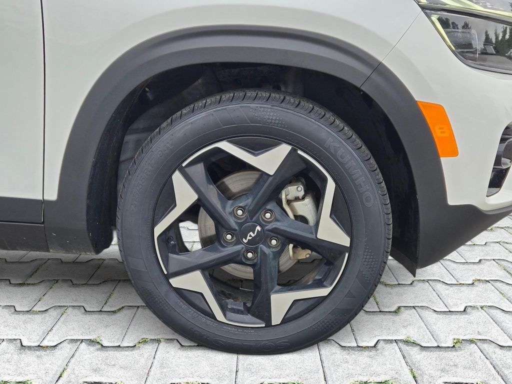 Used 2024 White Kia EX image 3