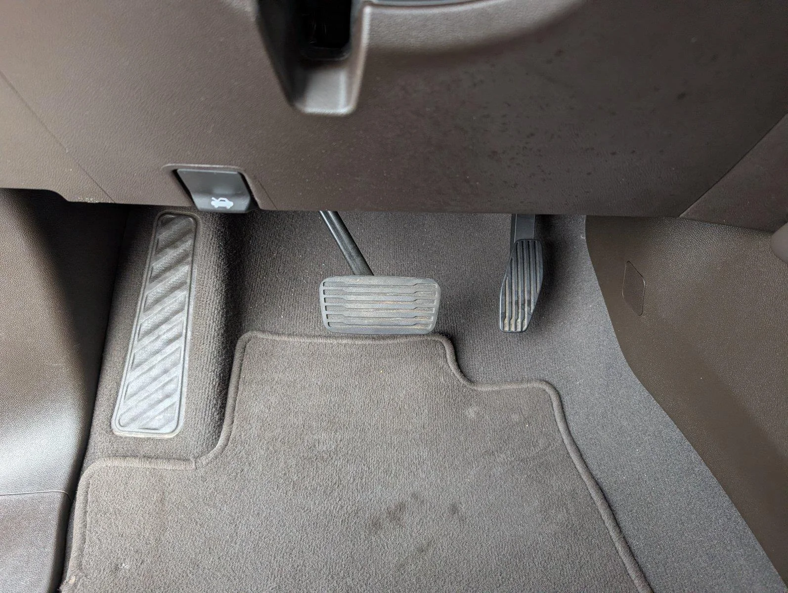 Used 2025 Sterling Gray Metallic Chevrolet LT image 30