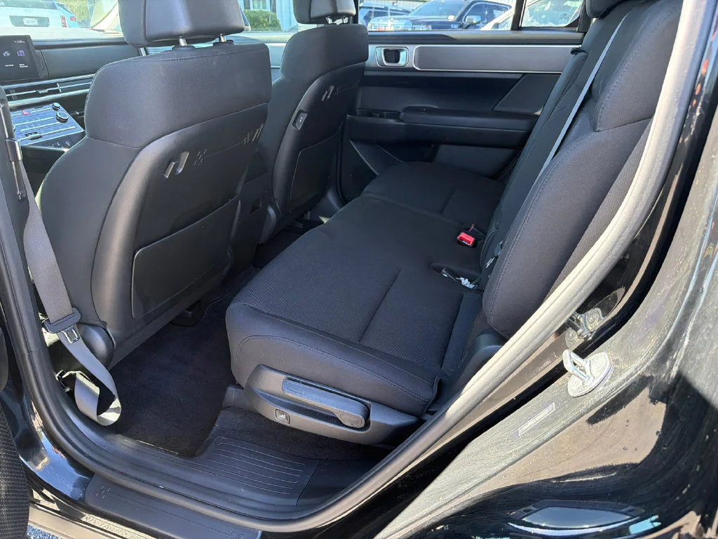 Used 2024 Black Hyundai SE image 21
