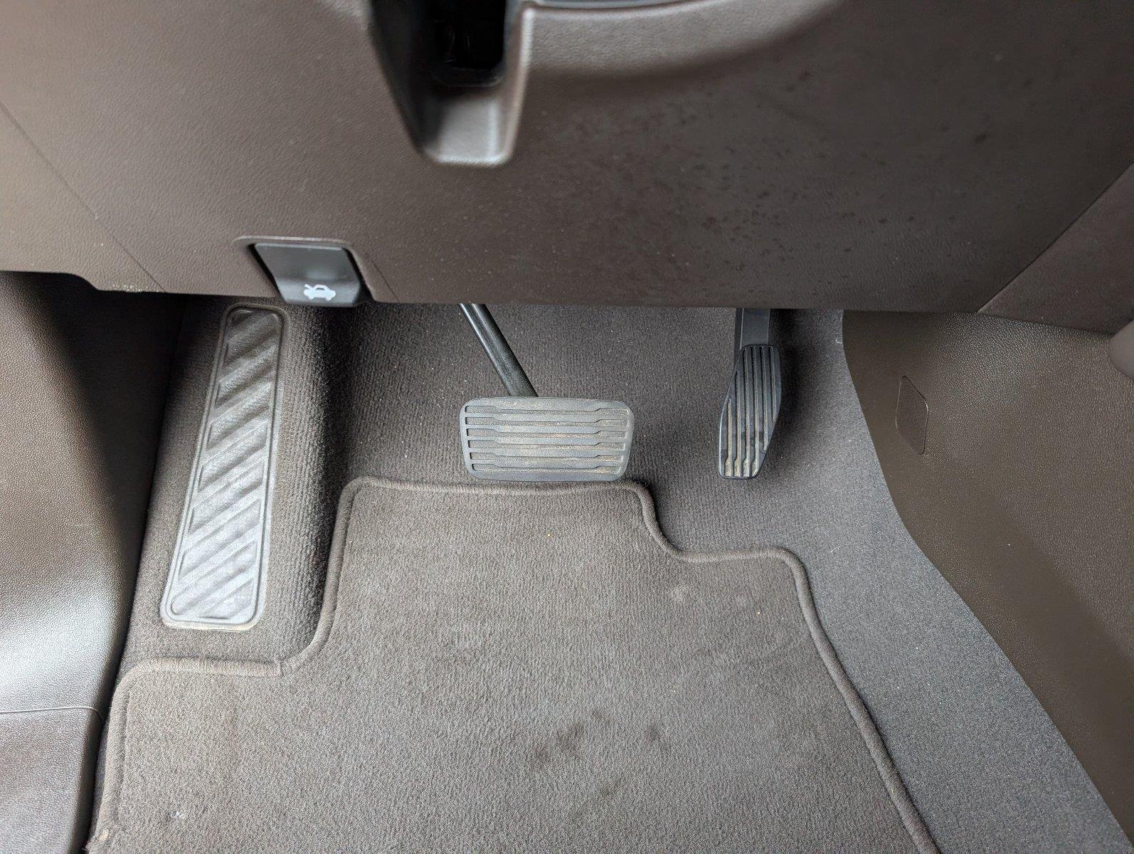 Used 2025 Sterling Gray Metallic Chevrolet LT image 30