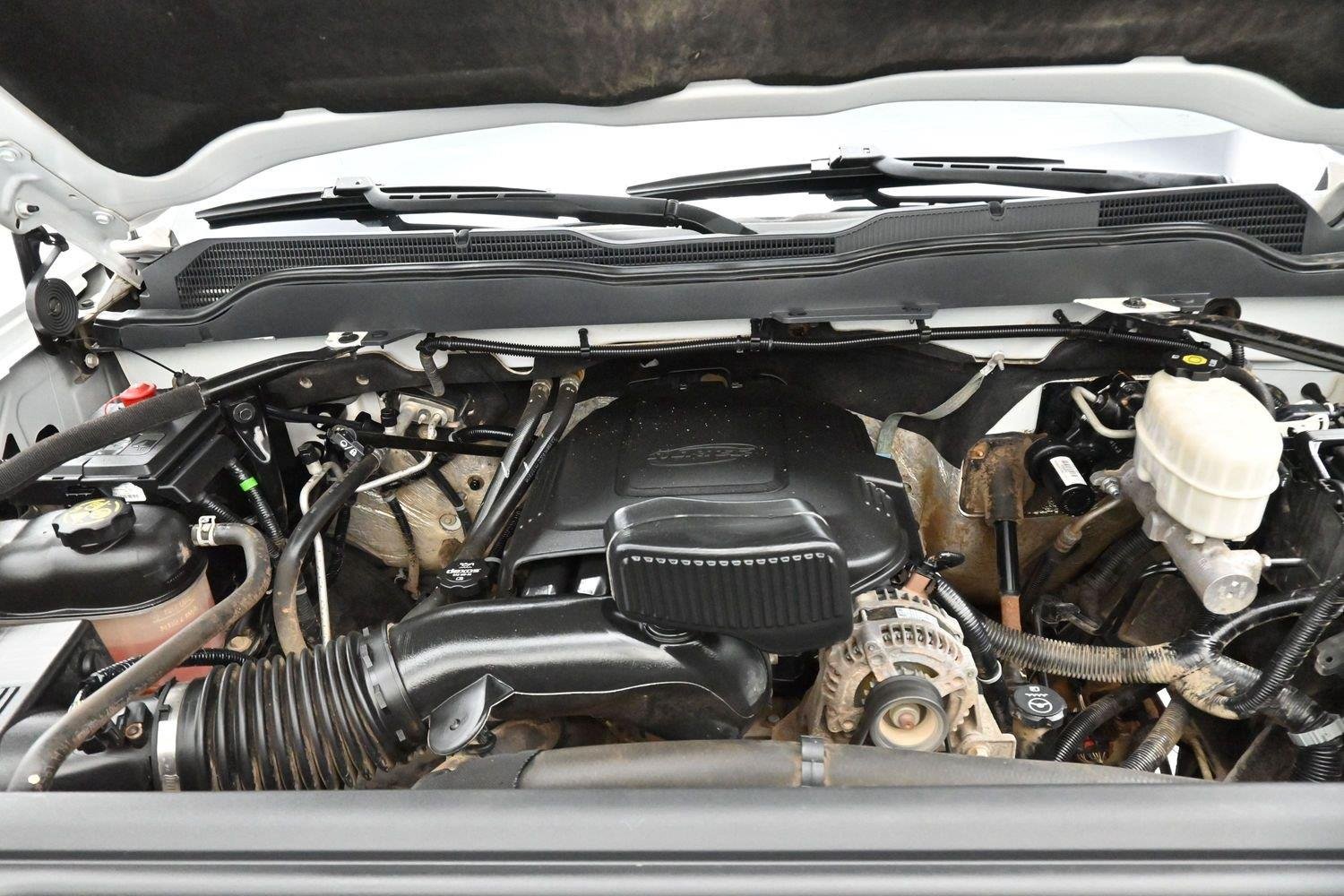 Used 2019 SUMMIT WHITE Chevrolet WT image 33