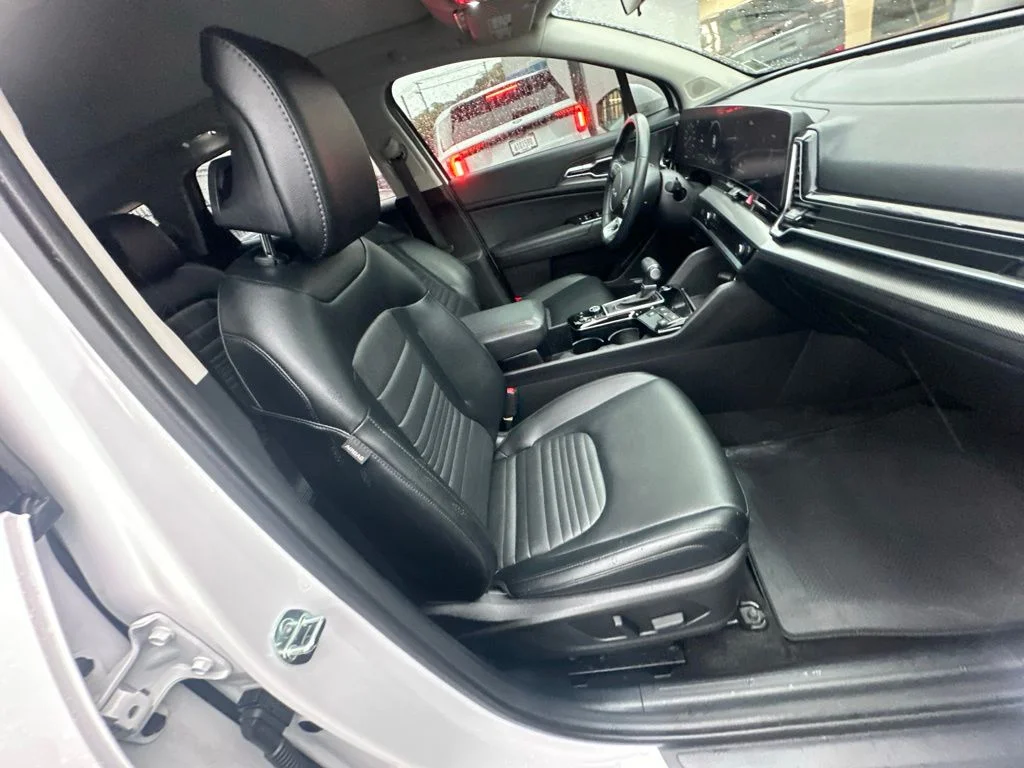 Used 2025 White Kia SX-Prestige image 35