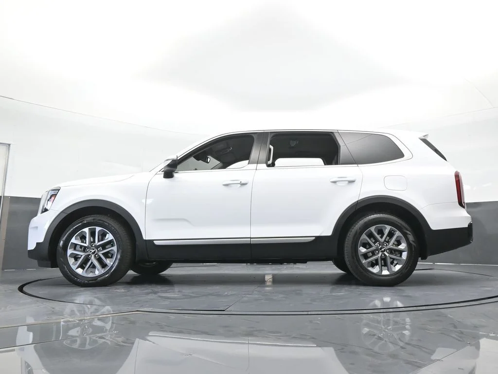 Used 2025 Glacial White Pearl Kia LX image 59