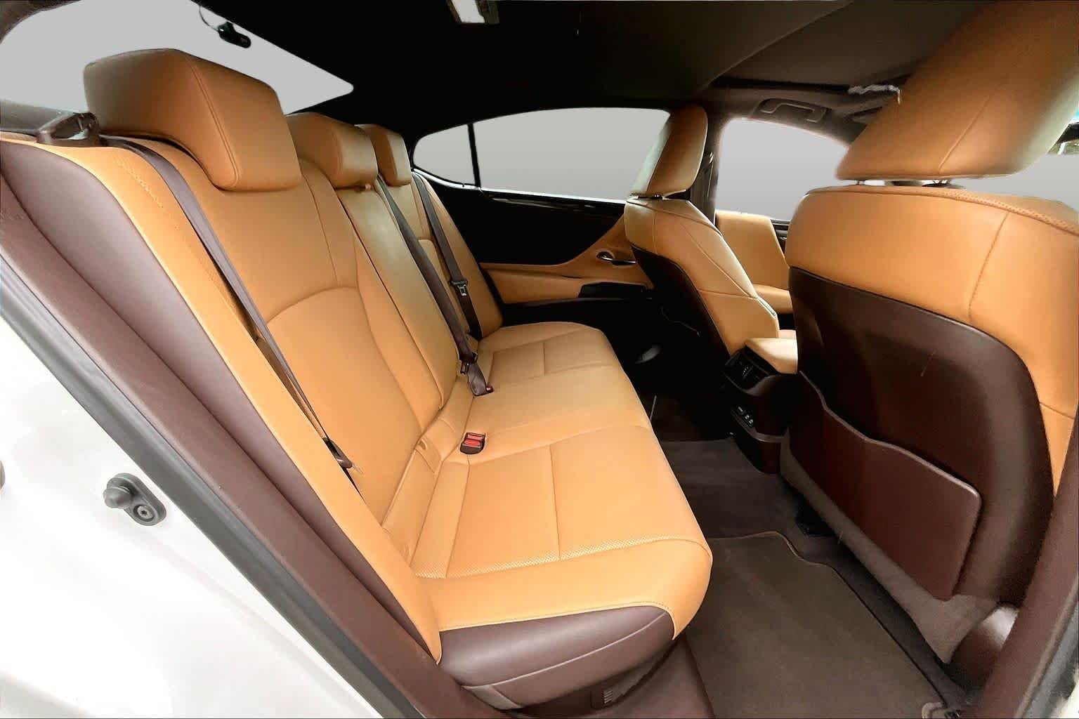 Used 2019 Eminent White Pearl Lexus  image 19