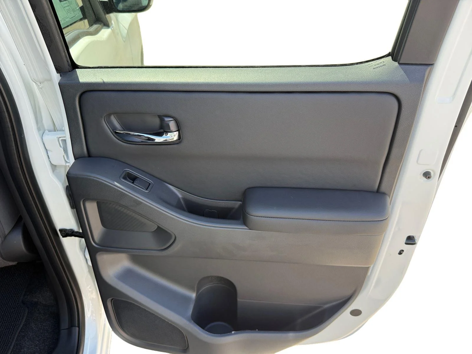 New 2026 GLACIER WHITE NISSAN CREW CAB 4X4 SV image 22