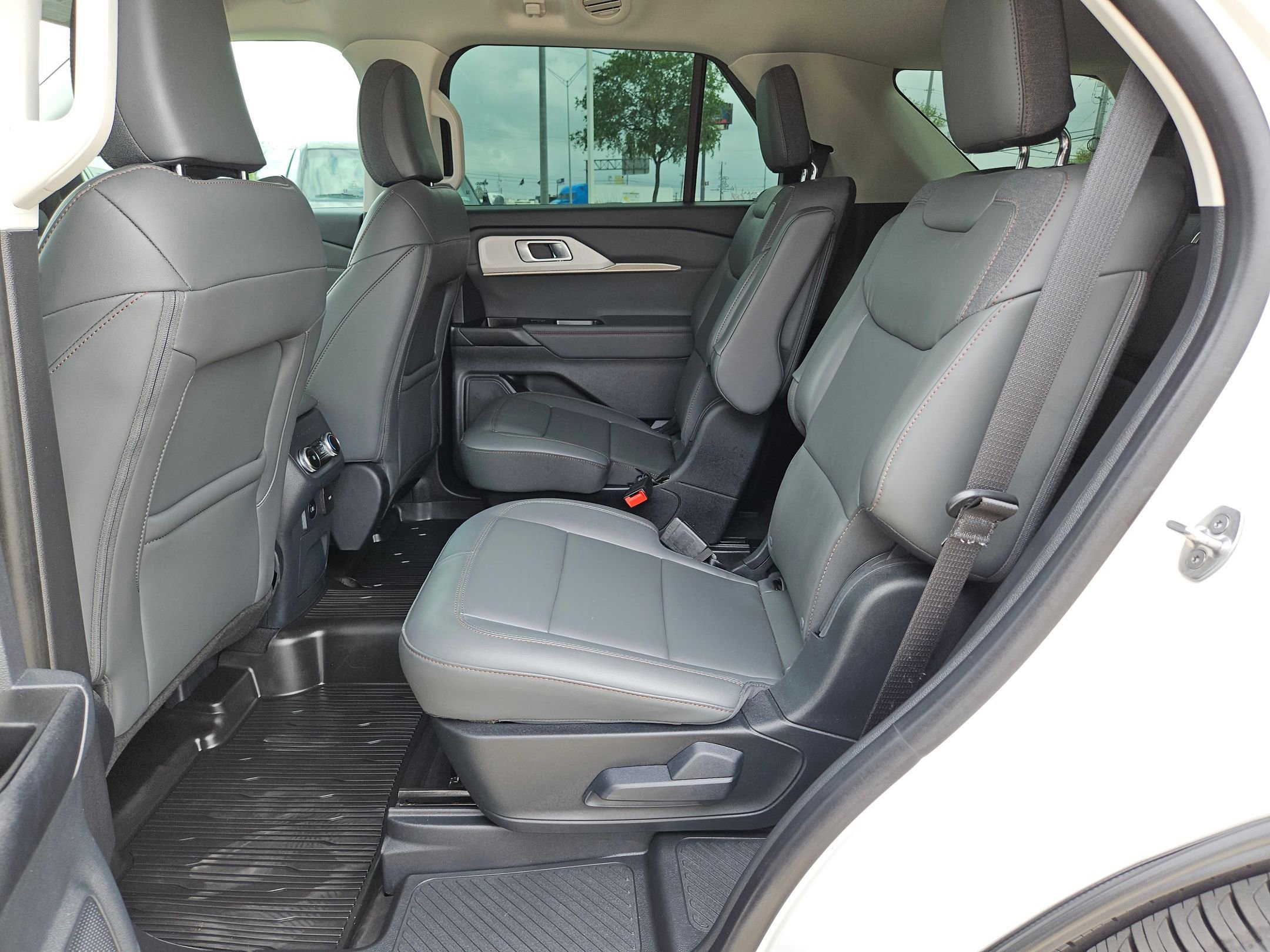 2025 Ford Explorer Active - Photo 15