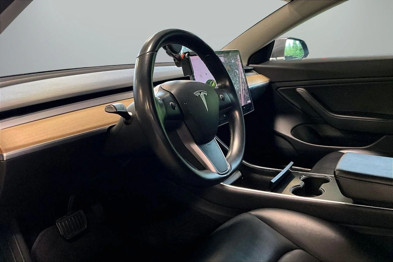 Used 2019  Tesla Long Range image 20