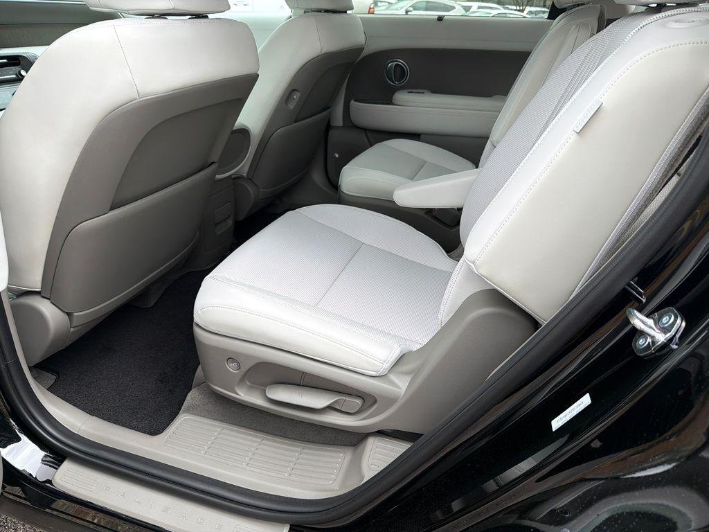 New 2026 Black Hyundai SEL FWD image 21