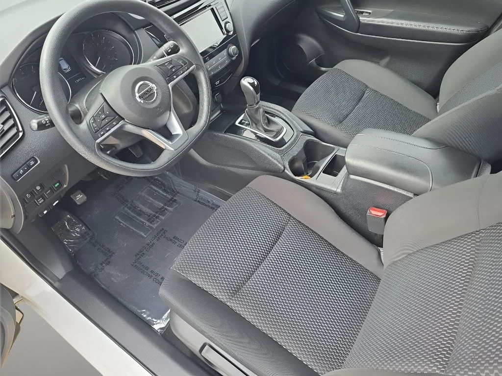Used 2022 White Nissan SV image 9
