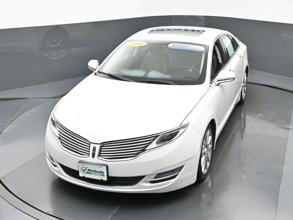 Used 2016 White Lincoln Base image 28
