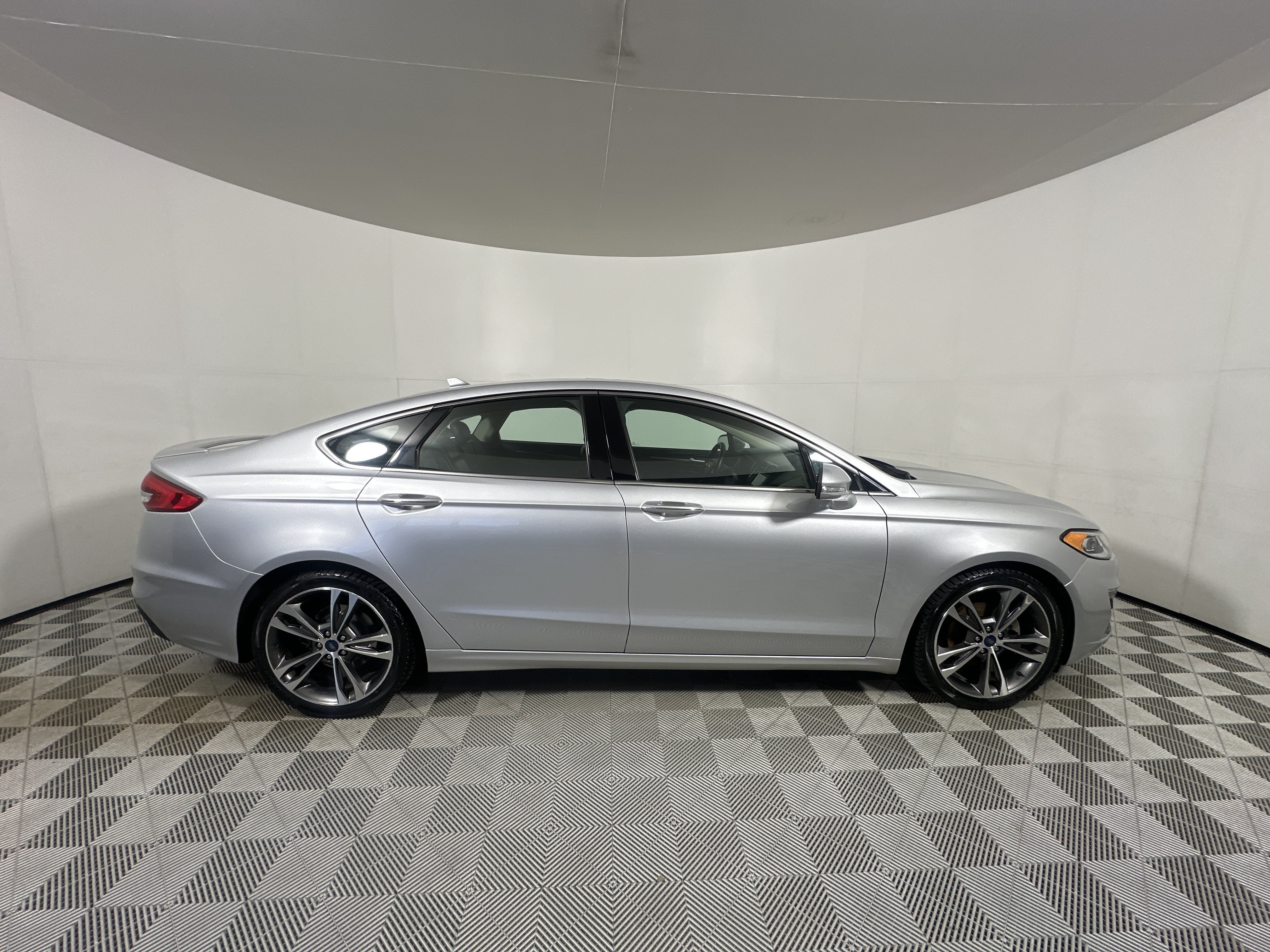 Used 2019 Silver Ford Titanium image 8