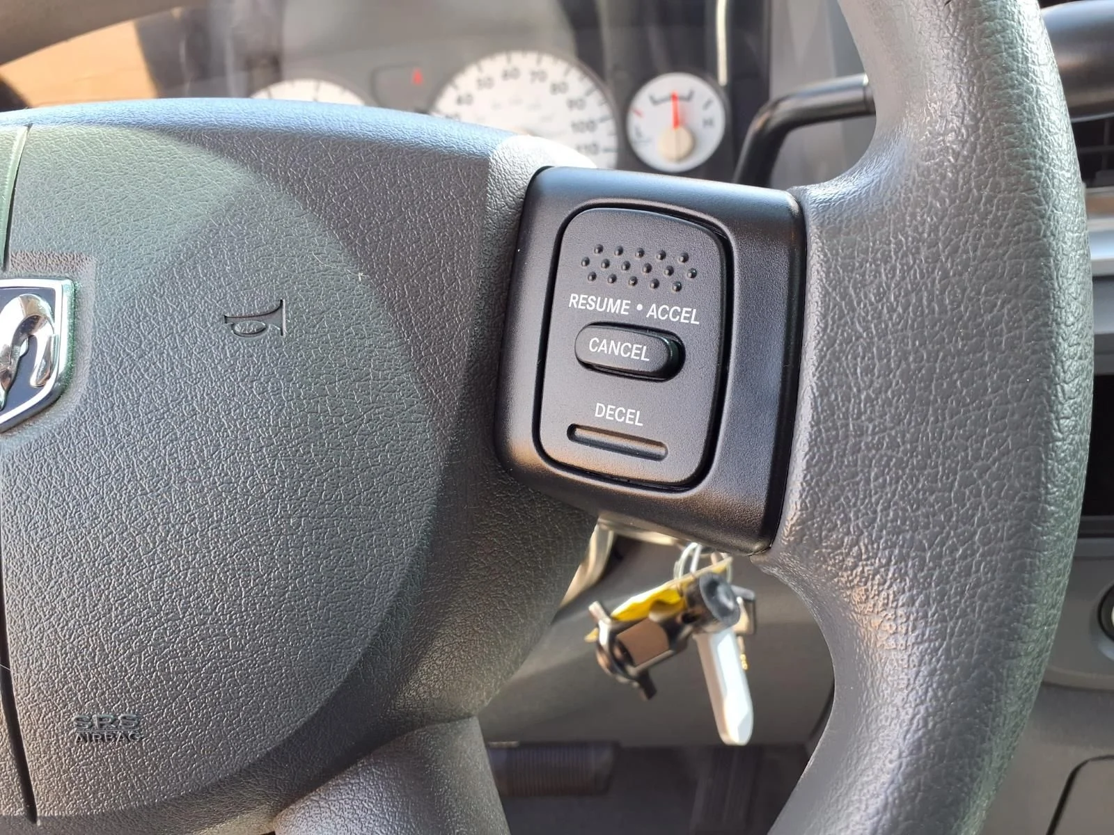Used 2007 White Dodge SLT image 17