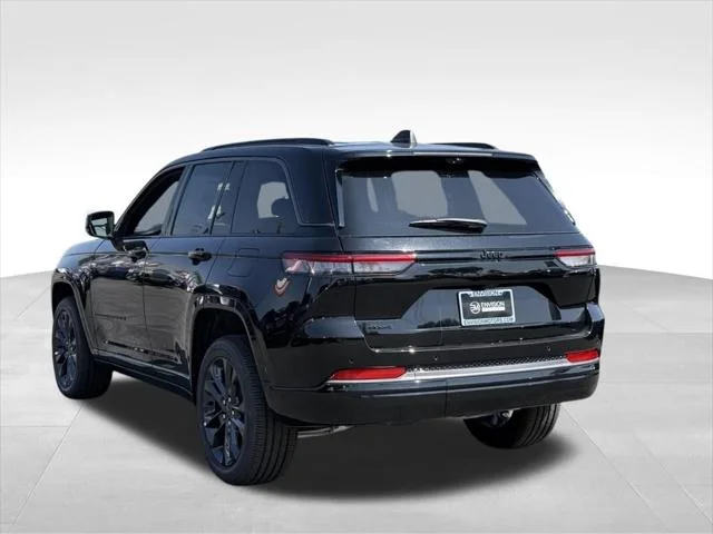 New 2026 Diamond Black Crystal Pearl-Coat Exterior Paint Jeep Limited Reserve image 7