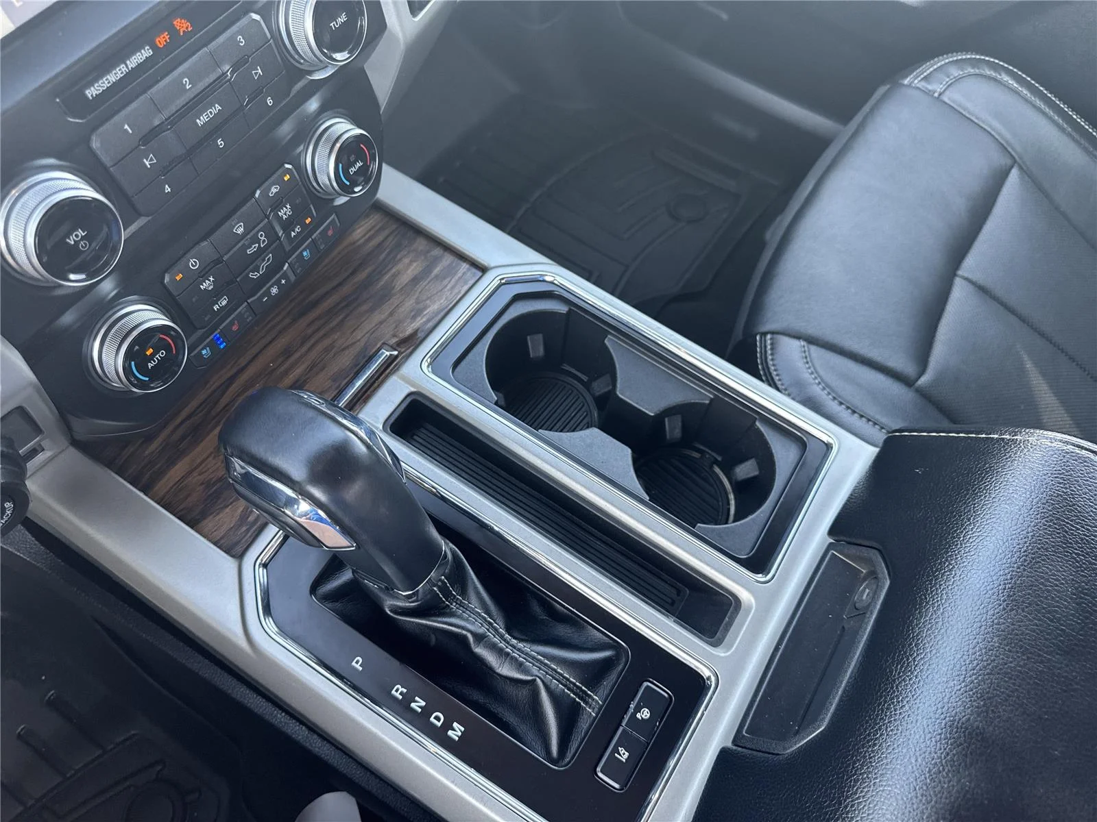 Used 2019 Ingot Silver Ford LARIAT image 29