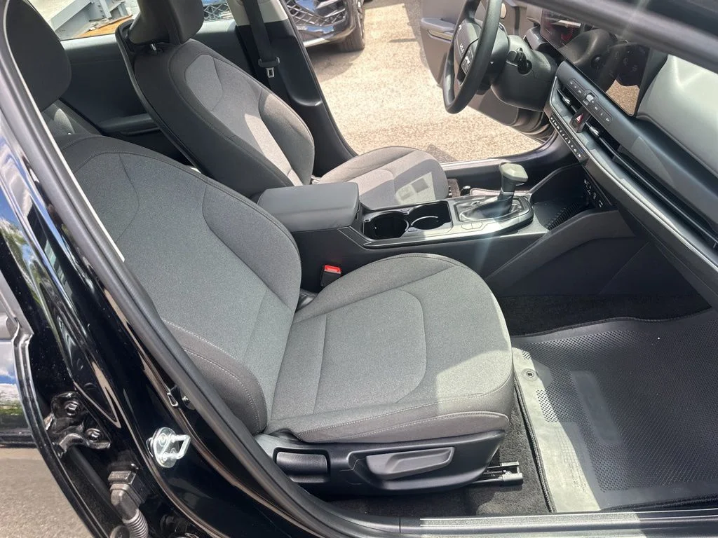 Used 2025 Black Kia LXS image 31