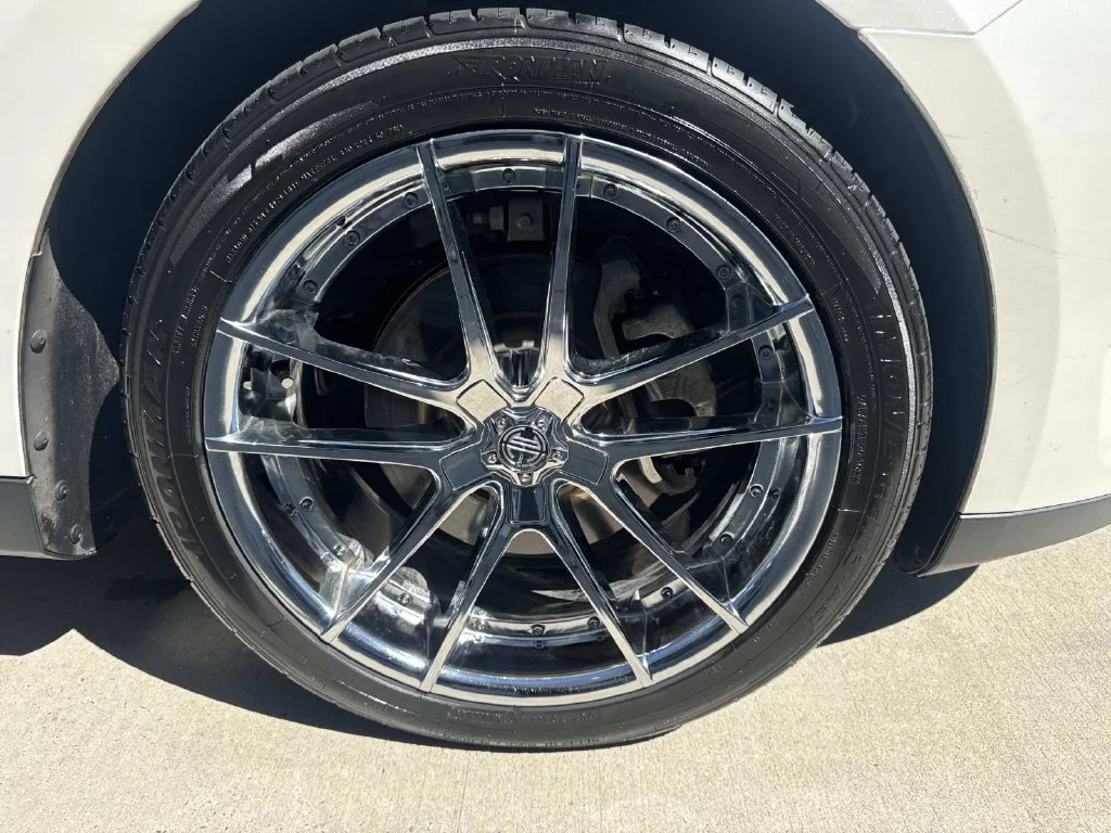 Used 2018 White Ford Limited image 9