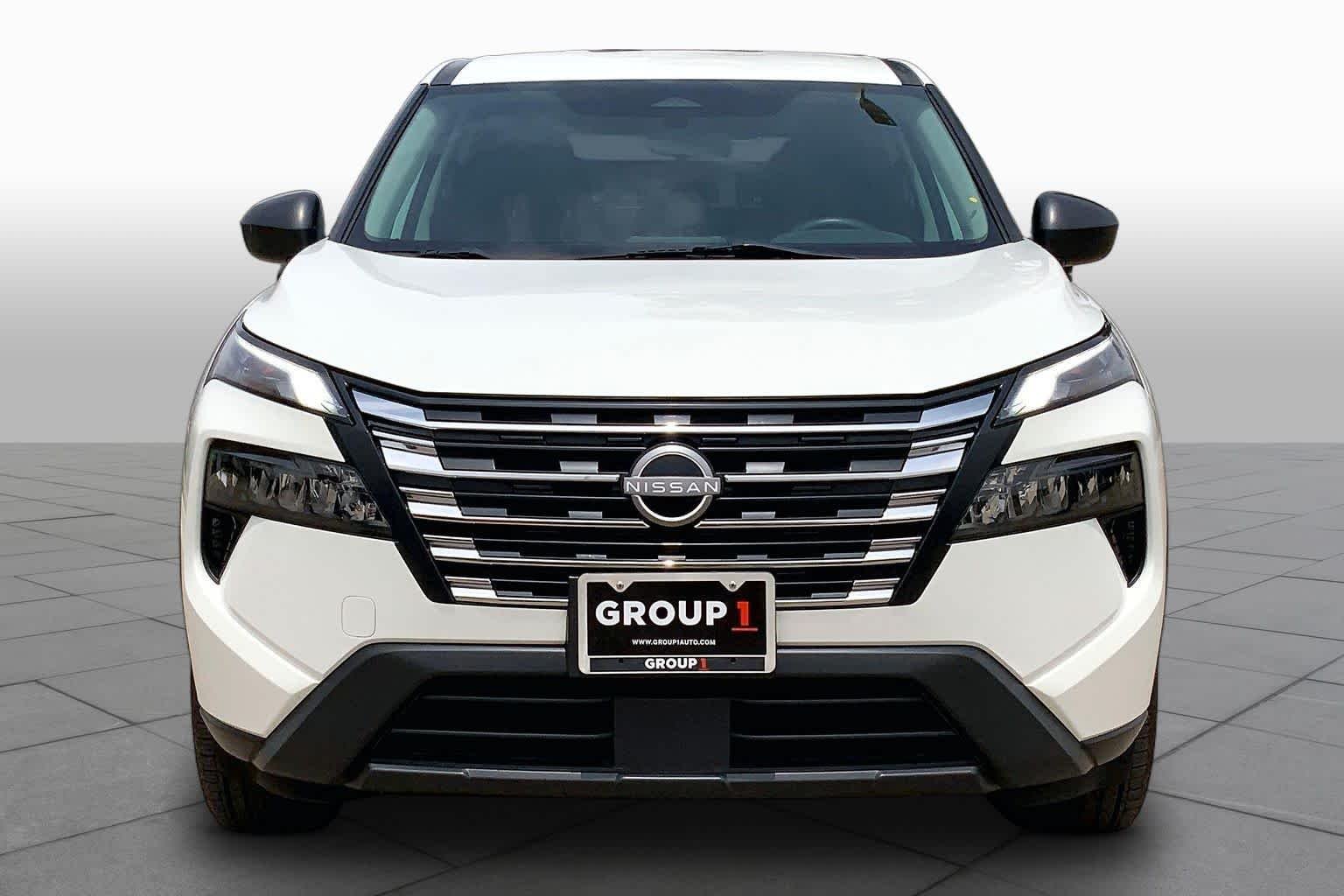 Used 2024 Glacier White Nissan S image 4