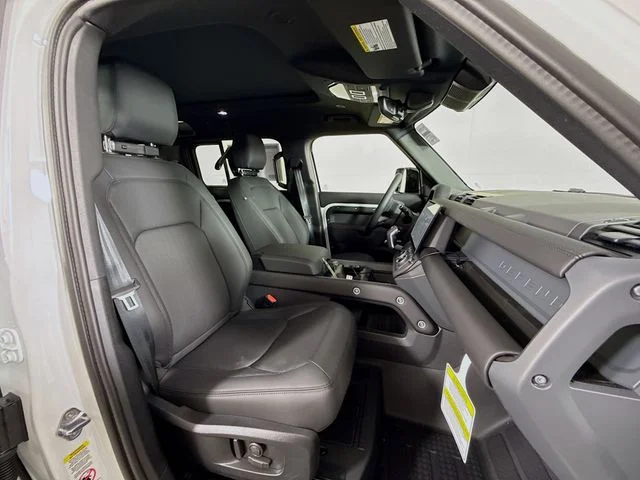 New 2026 Fuji White Land Rover S image 30
