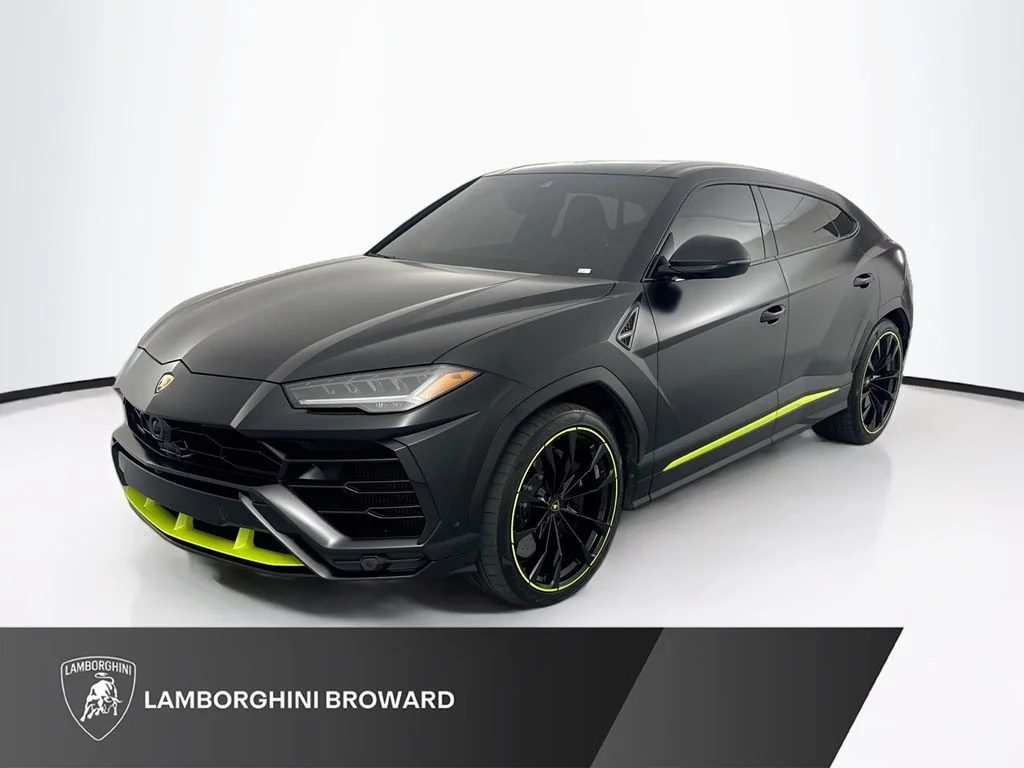 2022 Lamborghini Urus's photo