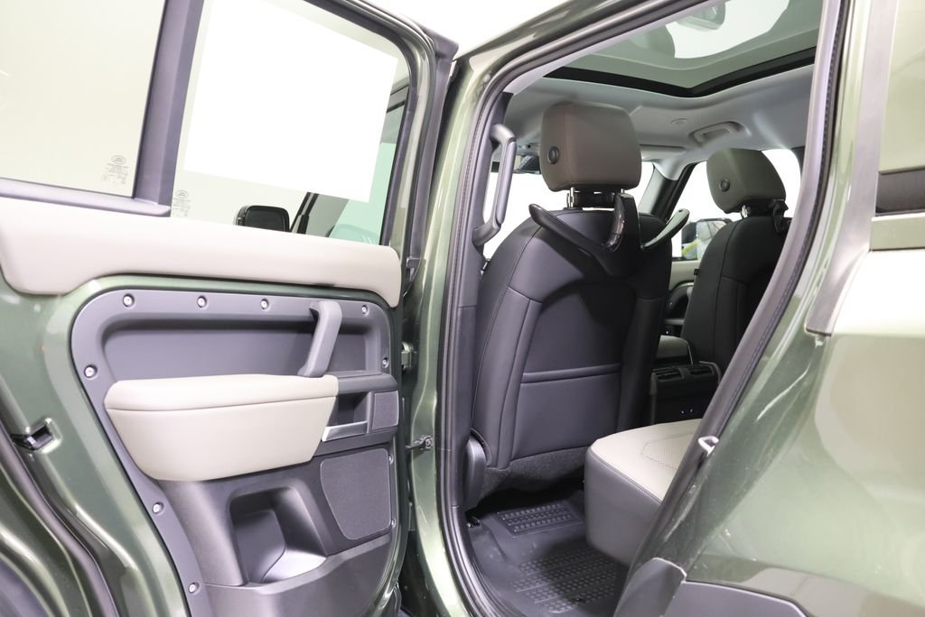 New 2026 Woolstone Green Land Rover S image 32