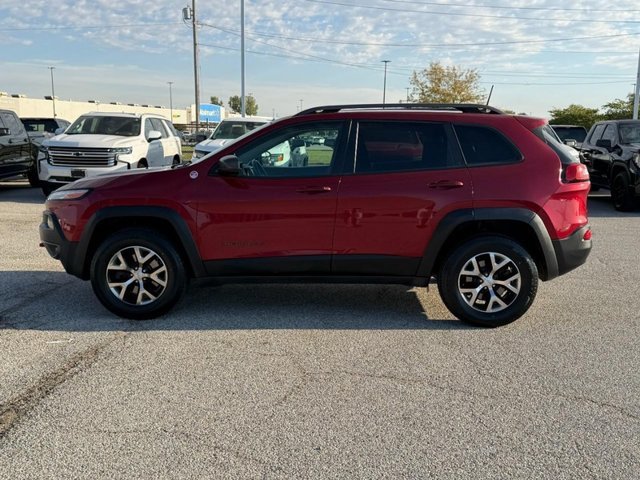 Used 2017 Jeep Cherokee Trailhawk with VIN 1C4PJMBB2HW666299 for sale in Granite City, IL