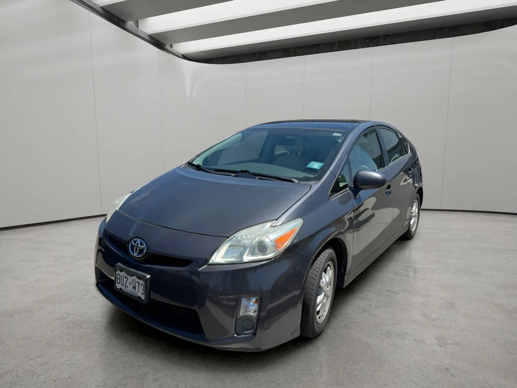 Used 2010 Winter Gray Metallic Toyota III image 1