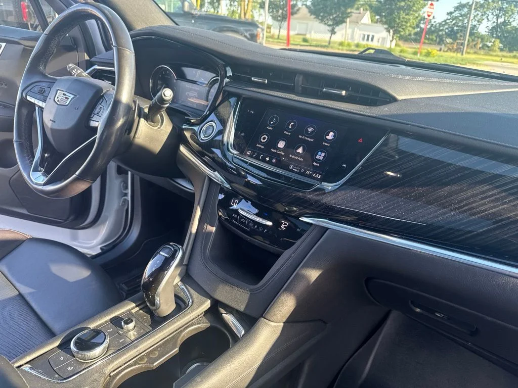 Used 2021 Crystal White Tri-Coat Cadillac Premium Luxury image 39