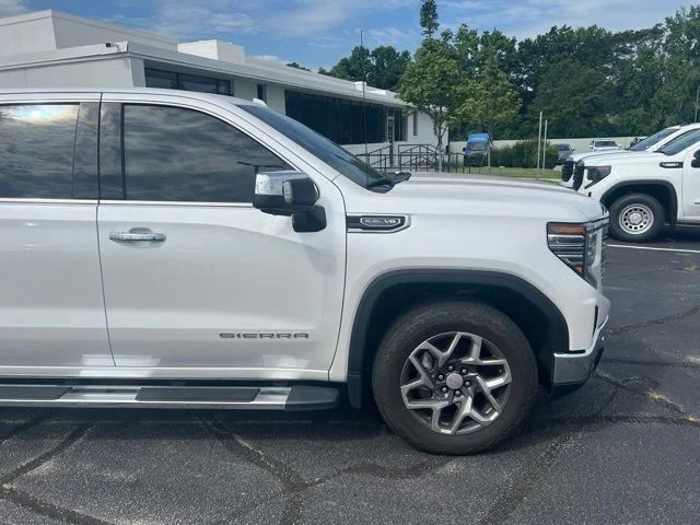 Used 2022 White GMC SLT image 2