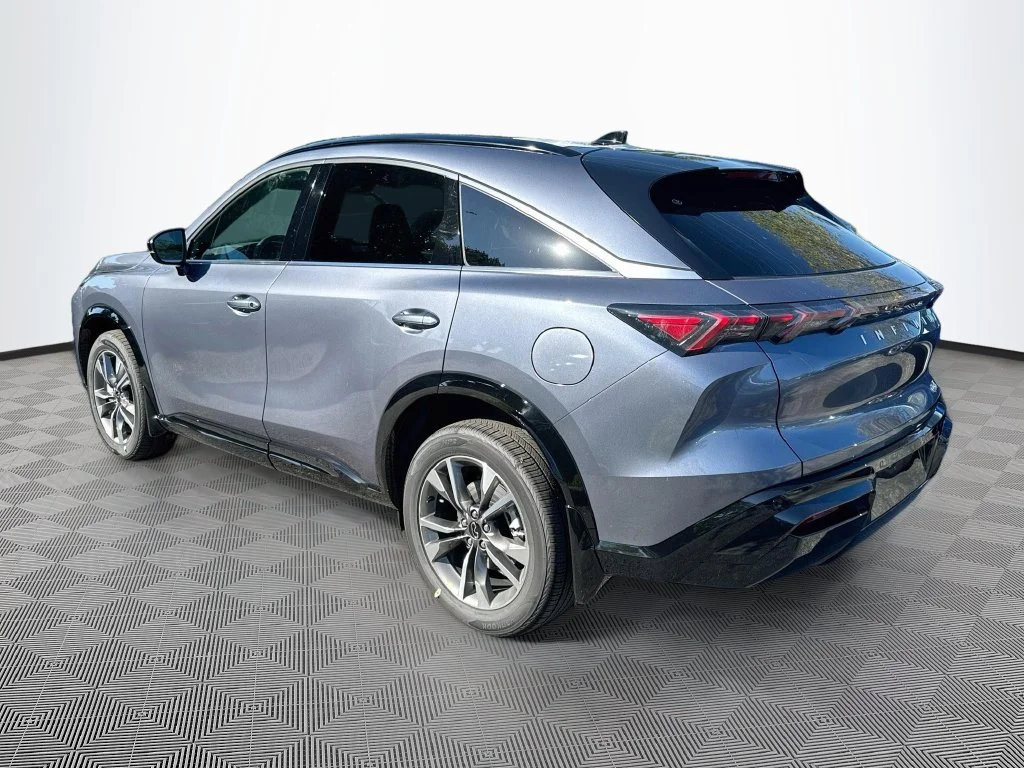 New 2027 MOONBOW BLUE INFINITI Luxe AWD image 7