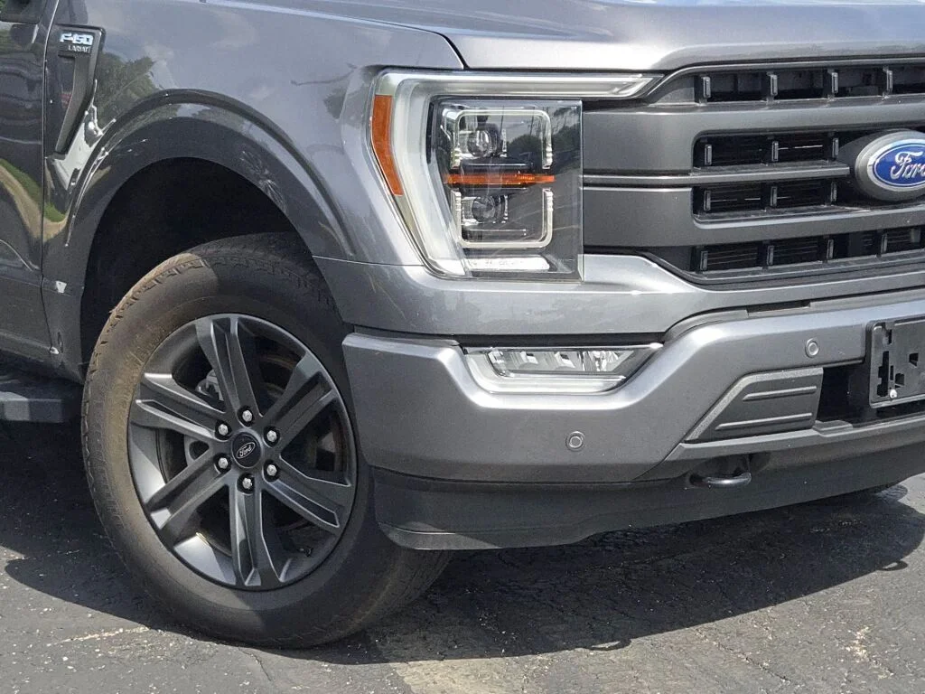 Used 2023 Gray Ford Lariat image 3