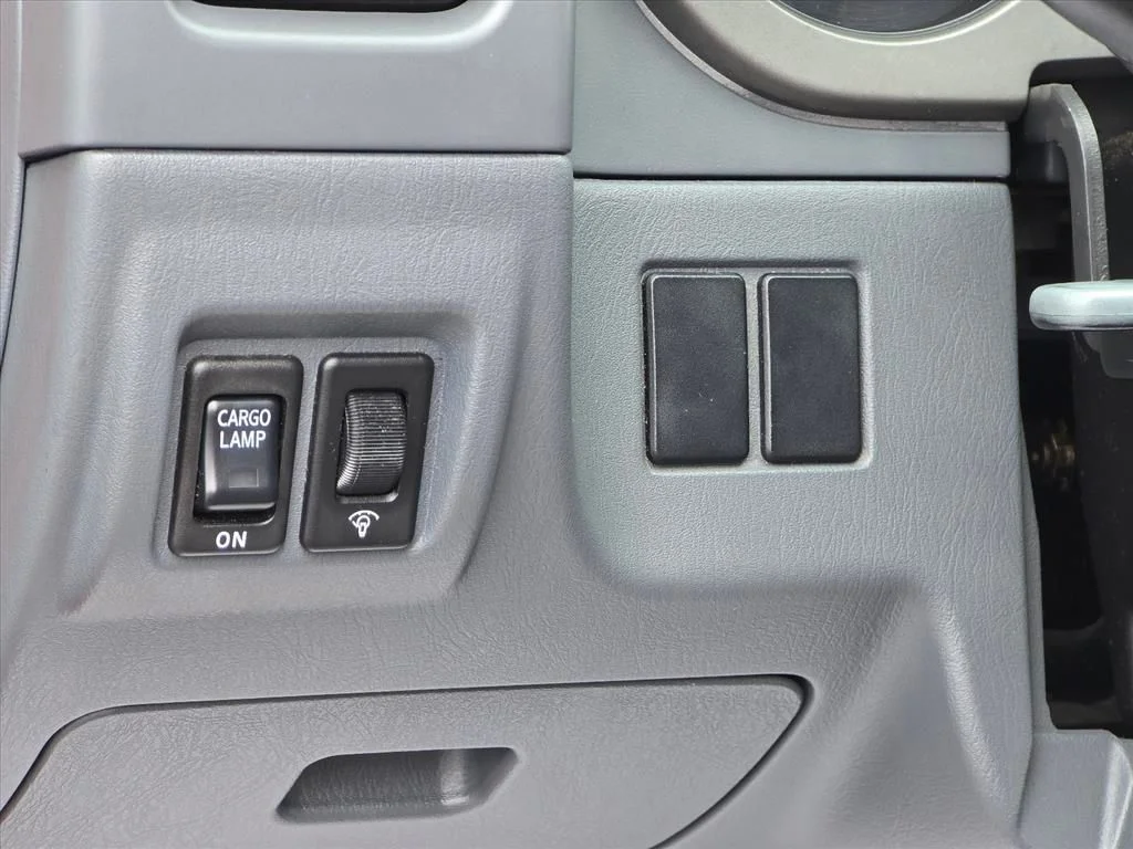 Used 2002 Red Nissan  image 7