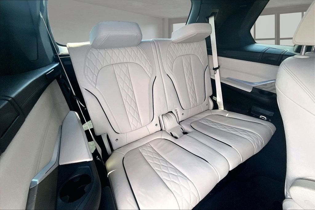 Used 2020 White BMW M50i image 28
